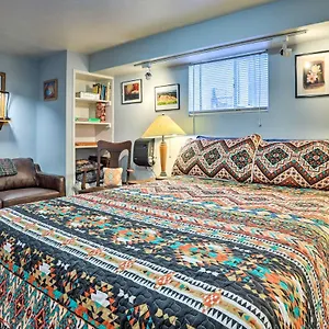 Charming Getaway About 3 Mi To Downtown! Apartment